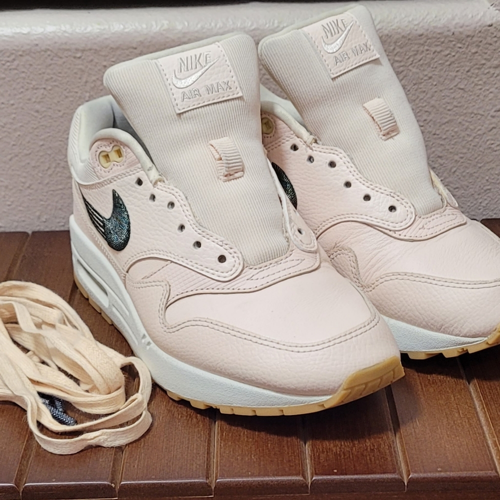Women's NIKE Airmax 1 "GUAVA ICE"